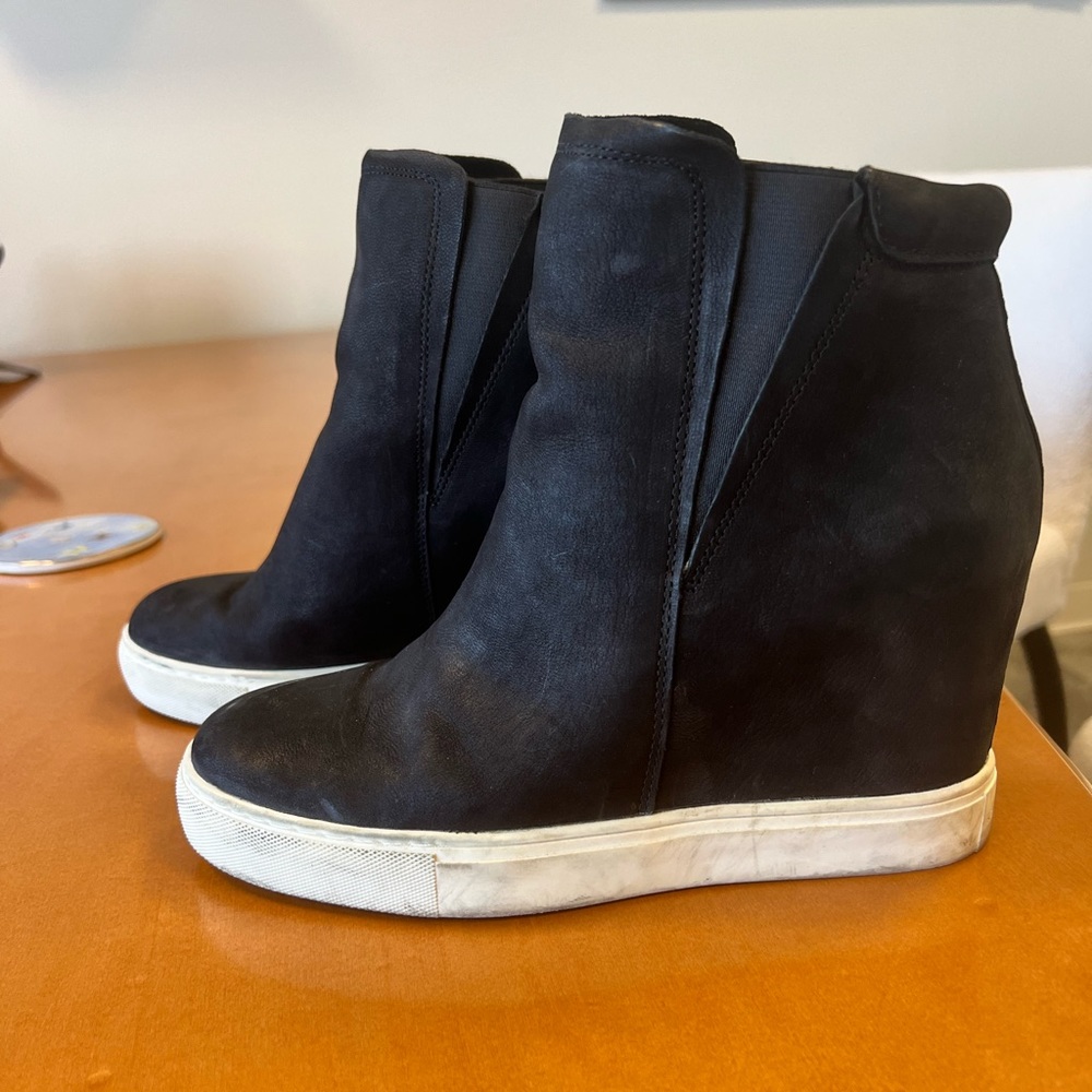 Black suede platform sneakers